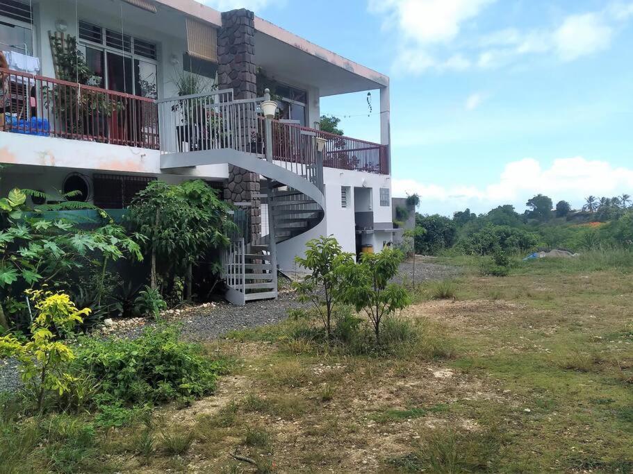 Apartamento Jolie Studette Dans Un Environnement Arbore Les Abymes Exterior foto